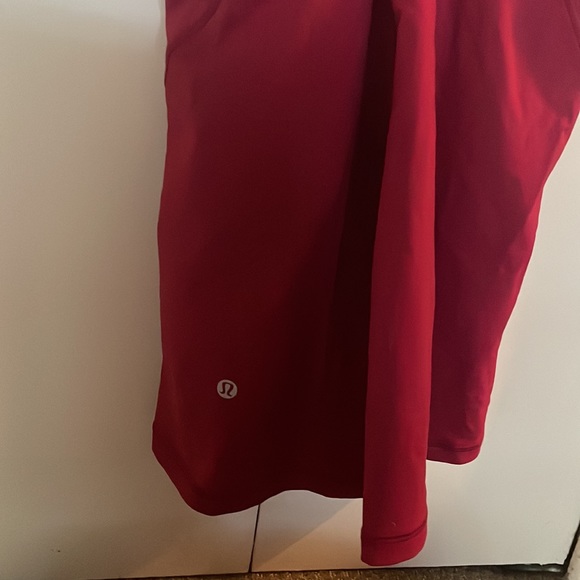 Lululemon size 6 running tank with built-in bra. Excellent condition - Picture 5 of 5